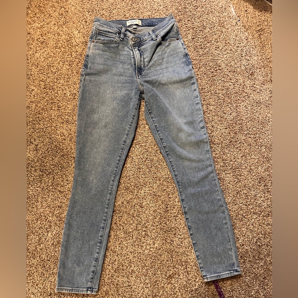 Women’s Abercrombie & Fitch Jeans - Size 27